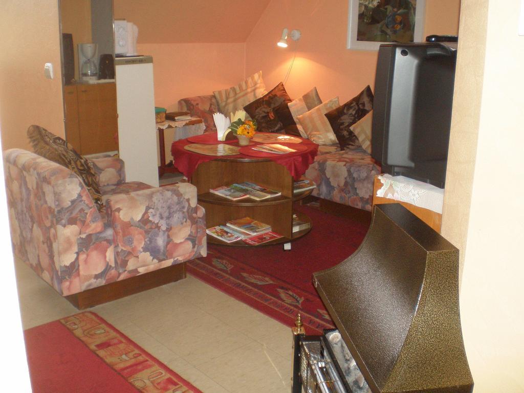 Jannseni Accommodation Пярну Экстерьер фото