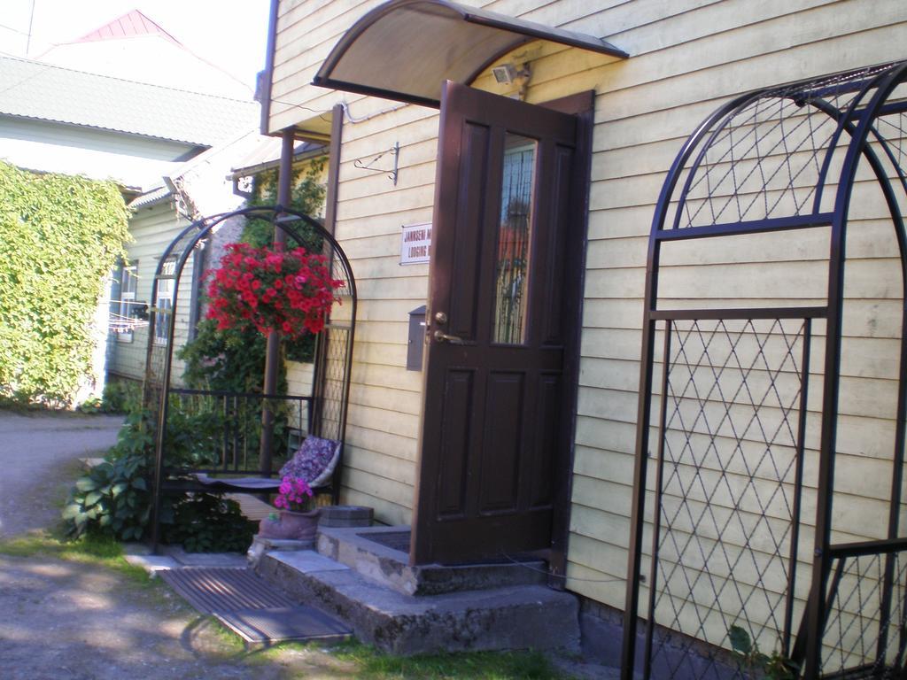 Jannseni Accommodation Пярну Экстерьер фото