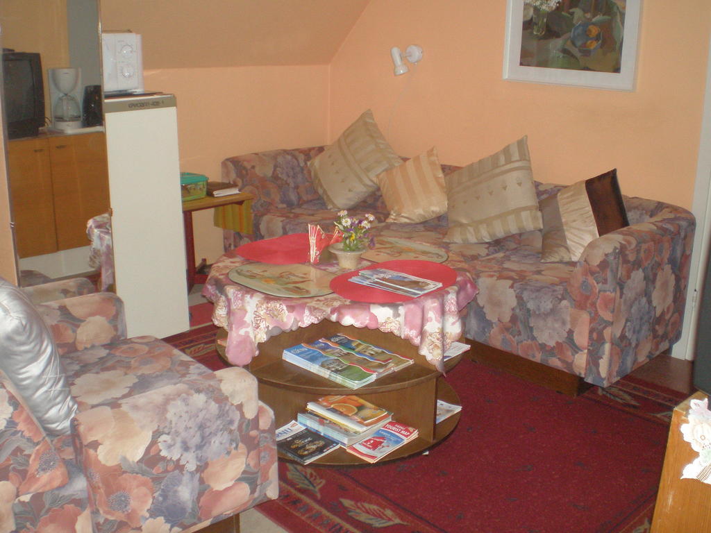 Jannseni Accommodation Пярну Экстерьер фото